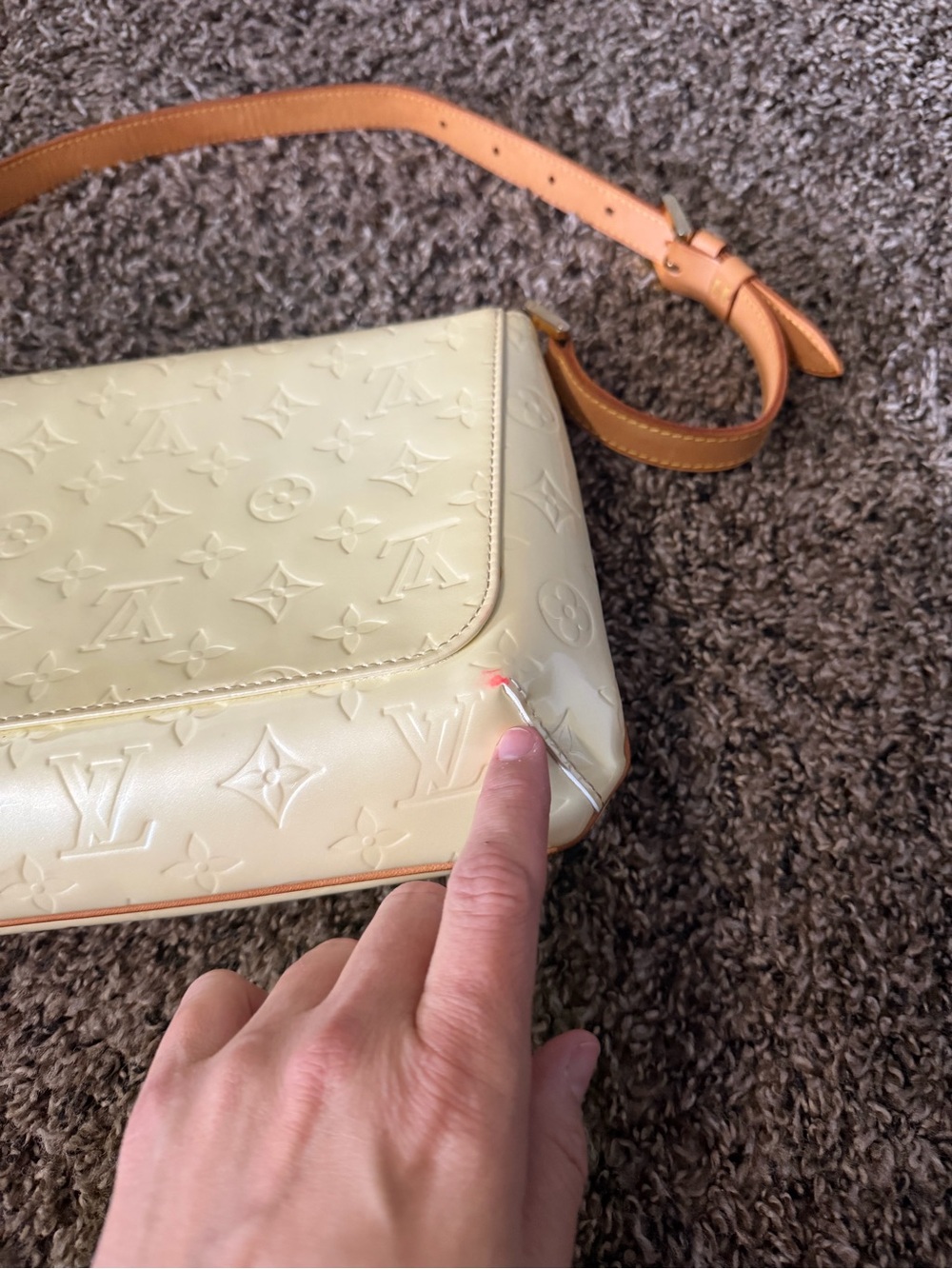 Louis Vuitton Cream Monogram Vernis Shoulder Bag with Tan Strap - Picture 5 of 8